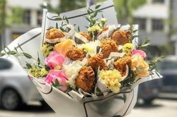 Dịp 20/10 và những bó hoa dành riêng cho những 'tâm hồn ăn uống'