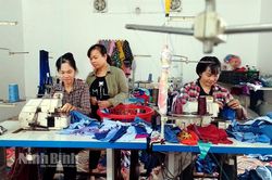 Người phụ nữ khuyết tật vượt lên chính mình