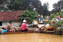 Tăng cường các hoạt động vệ sinh môi trường, phòng chống dịch bệnh mùa mưa bão