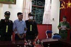 Bắt giam chủ tịch xã tham ô tài sản