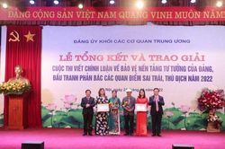 Trao giải cho 32 tác phẩm chính luận về bảo vệ nền tảng tư tưởng của Đảng