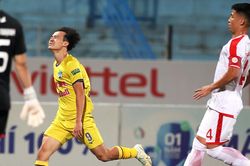 Night Wolf V-League 2022: Khi HAGL phải đi đá trụ hạng