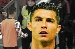 Tin MU 21/10: Ronaldo mất bao nhiêu tiền khi bị phạt? MU đón thêm viện binh