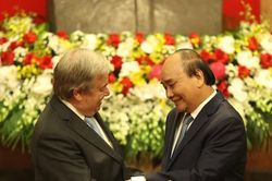 Chủ tịch nước Nguyễn Xuân Phúc chủ trì lễ đón Tổng Thư ký Liên Hợp Quốc