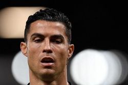 HLV MU nói điều bất ngờ sau khi loại bỏ Ronaldo