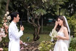 Phương Nga khóc trong lễ cưới