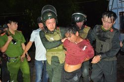 Vụ dùng búa sát hại cháu bé 5 tuổi, nghi phạm lúc khóc lúc cười