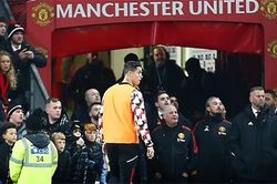 Ronaldo đòi được tôn trọng sau khi bị loại khỏi trận gặp Chelsea