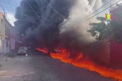 Mexico: Hàng trăm người sơ tán vì cháy xe chở dầu