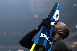 Inter muốn mua đứt Lukaku vào… năm 2024