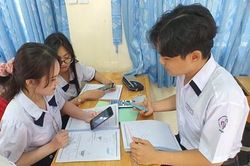 Để học sinh không dùng điện thoại ''giết'' thời gian