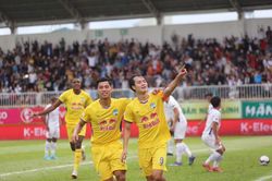 Vòng 21 V.League: Khởi động cuộc đua trụ hạng