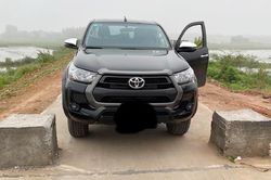 Kinh nghiệm giúp lái xe lách ô tô qua khe hẹp dễ dàng