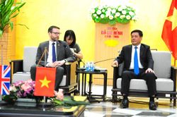 Bộ trưởng Nguyễn Hồng Diên tiếp Đại sứ Vương quốc Anh tại Việt Nam