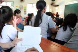 Lạm thu đầu năm học: Phải kiên quyết xử lý hiệu trưởng trước để làm gương
