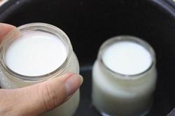 Nhiều người ăn sữa chua có hành động này, chuyên gia khuyến cáo tuyệt đối không nên vì mất hết dinh dưỡng