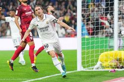 Real Madrid 3-1 Sevilla: Không Benzema, Real Madrid vẫn xây chắc ngôi đầu