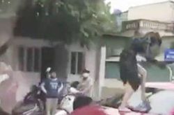 Người phụ nữ 'tung cước' đạp vỡ kính ô tô, cắn đứt tai cô gái vì… ghen