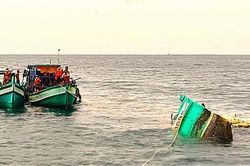 Bình Thuận: Tàu cá chìm trên biển, 14 ngư dân được cứu vớt kịp thời