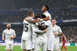 Valverde vẽ siêu phẩm, Real Madrid xây chắc ngôi đầu