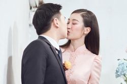 Hoa hậu Đỗ Mỹ Linh hôn chồng thiếu gia thắm thiết trong lễ rước dâu