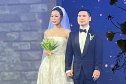 Hoa hậu Đỗ Mỹ Linh bật khóc trong lễ cưới