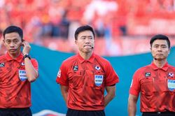Bóng đá Việt Nam hôm nay: Trọng tài ngoại được tin dùng ở vòng 22 V-League
