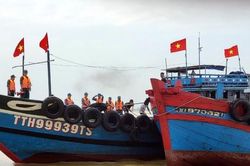 Cứu hộ thành công tàu cá và 3 ngư dân gặp nạn trên biển