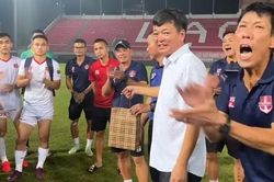 Chủ tịch CLB Hải Phòng xách 1 tỷ đồng tiền mặt thưởng cầu thủ sau trận thắng Hà Nội