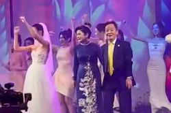 Bầu Hiển nhảy 'cực sung' mừng hạnh phúc trong ngày cưới của Đỗ Mỹ Linh - Đỗ Vinh Quang
