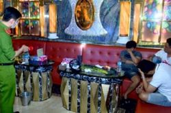 Bắt quả tang 28 'nam thanh nữ tú' tụ tập 'thác loạn' ma túy trong phòng karaoke