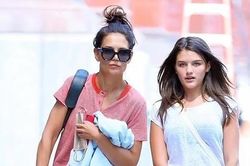 Mẹ đơn thân Katie Holmes tiết lộ cách nuôi dạy con đáng nể
