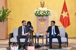 Bộ trưởng Nguyễn Hồng Diên tiếp Đại sứ Vương quốc Anh tại Việt Nam