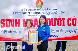 Tuyên dương học sinh nhặt được của rơi trả lại người mất