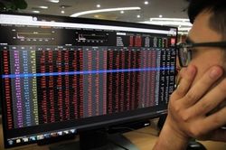 Chứng khoán hôm nay (24/10): VN-Index 'buông tay' ngưỡng 1.000 điểm sau 2 năm