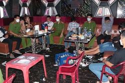 Xử lý nhóm thanh niên tổ chức 'bay lắc' trong quán karaoke