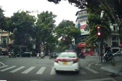 Xử phạt tài xế ôtô vượt đèn đỏ từ tin báo qua mạng xã hội