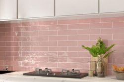 3 cách làm sạch vết bẩn dính trên gạch ốp bếp