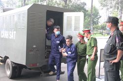 An ninh thắt chặt tại phiên tòa xét xử đường dây làm giả 200 triệu lít xăng