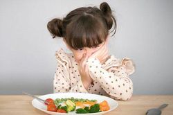 Bổ sung chất xơ sai cách có thể khiến bệnh táo bón ở trẻ nặng thêm