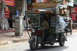 Cảnh báo nguy cơ tai nạn từ những phương tiện gắn mác 'thương binh'