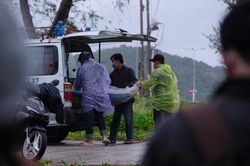 Thi thể người đàn ông nổi trên mặt biển