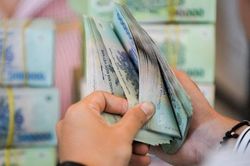 Đại biểu đề nghị đẩy nhanh mốc tăng lương