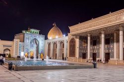 'Tấn công khủng bố' đền thờ ở Iran, gần 60 người thiệt mạng và bị thương