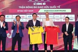 Bóng đá giao hữu: Đại diện Borussia Dortmund gửi lời cảm ơn, tri tri ân HLV Park Hang Seo