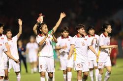 'Đội tuyển nữ không thể ăn mì tôm để thi đấu'