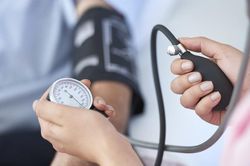 Giảm huyết áp ở người cao tuổi giúp ngăn ngừa bệnh sa sút trí tuệ