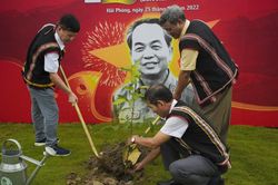 Đem gió đại ngàn hòa cùng tiếng sóng biển…