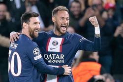 Messi đi vào lịch sử Champions League