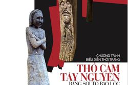 Biểu diễn thời trang Thổ cẩm Tây Nguyên bằng sợi tơ Bảo Lộc tại Kon Tum